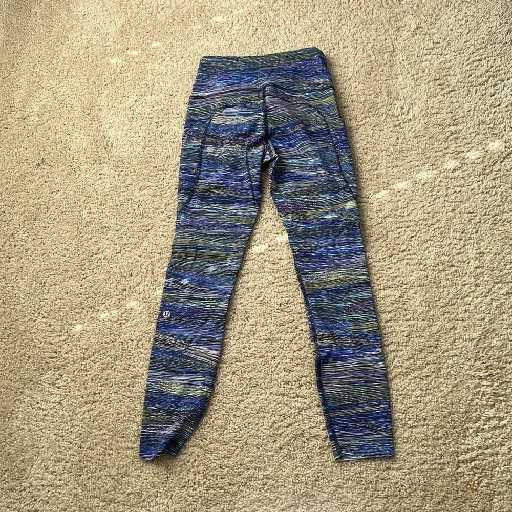 Lululemon blue pattern ankle length legging size 4